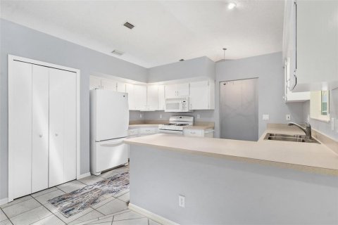 House in Leesburg, Florida 2 bedrooms, 139.26 sq.m. № 1740686 - photo 15