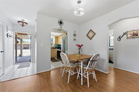 Villa ou maison à vendre à Bradenton, Floride: 2 chambres, 83.24 m2 № 2099905 - photo 8