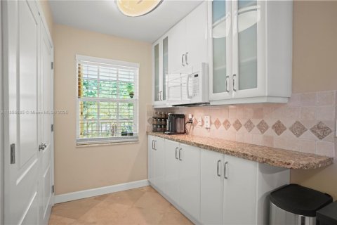 Condo in Pompano Beach, Florida, 3 bedrooms  № 1887889 - photo 12