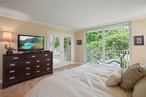 Condo in Pompano Beach, Florida, 3 bedrooms  № 1887889 - photo 16