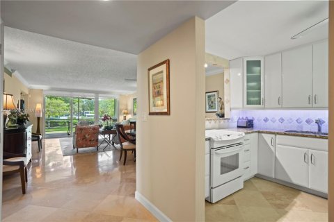 Condo in Pompano Beach, Florida, 3 bedrooms  № 1887889 - photo 8