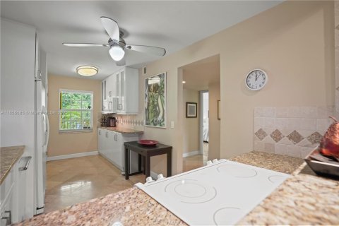 Condo in Pompano Beach, Florida, 3 bedrooms  № 1887889 - photo 11