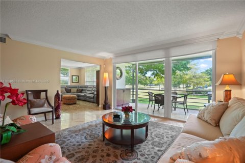 Condo in Pompano Beach, Florida, 3 bedrooms  № 1887889 - photo 24