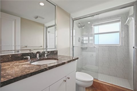 Condo in Pompano Beach, Florida, 3 bedrooms  № 1887889 - photo 22