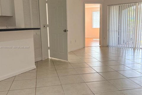 Condominio en alquiler en Pembroke Pines, Florida, 1 dormitorio, 73.67 m2 № 2023245 - foto 8