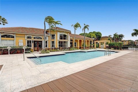 Condominio en alquiler en Pembroke Pines, Florida, 1 dormitorio, 73.67 m2 № 2023245 - foto 4