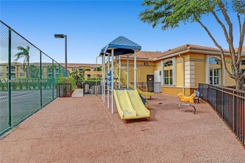 Condominio en alquiler en Pembroke Pines, Florida, 1 dormitorio, 73.67 m2 № 2023245 - foto 6