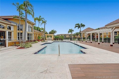 Condominio en alquiler en Pembroke Pines, Florida, 1 dormitorio, 73.67 m2 № 2023245 - foto 5