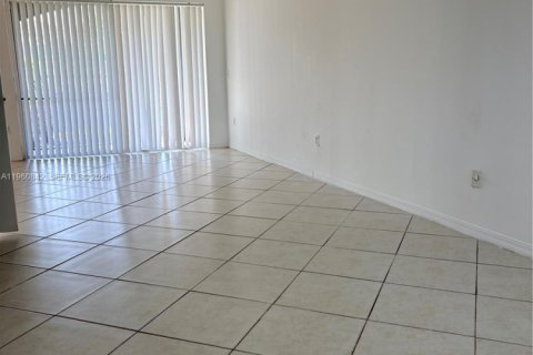 Condominio en alquiler en Pembroke Pines, Florida, 1 dormitorio, 73.67 m2 № 2023245 - foto 9