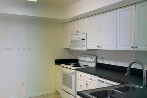 Condominio en alquiler en Pembroke Pines, Florida, 1 dormitorio, 73.67 m2 № 2023245 - foto 10
