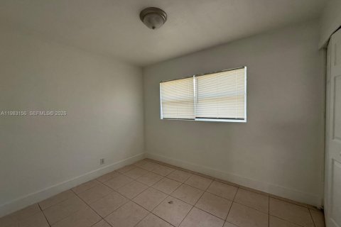 House in Fort Lauderdale, Florida 4 bedrooms, 161.56 sq.m. № 2050001 - photo 11
