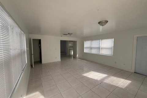 House in Fort Lauderdale, Florida 4 bedrooms, 161.56 sq.m. № 2050001 - photo 10