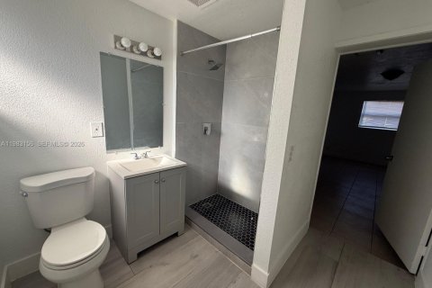 House in Fort Lauderdale, Florida 4 bedrooms, 161.56 sq.m. № 2050001 - photo 6