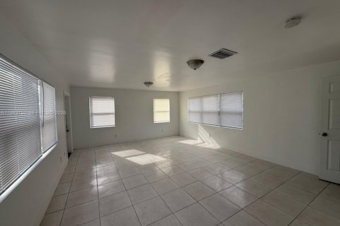 House in Fort Lauderdale, Florida 4 bedrooms, 161.56 sq.m. № 2050001 - photo 9