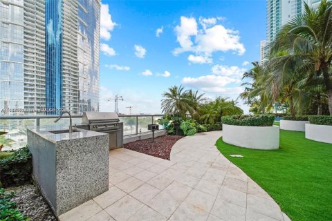 Condo in Miami, Florida, 1 bedroom  № 1895950 - photo 11