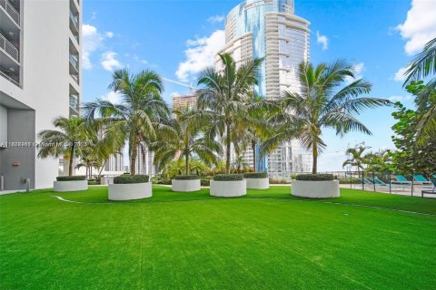 Condo in Miami, Florida, 1 bedroom  № 1895950 - photo 13