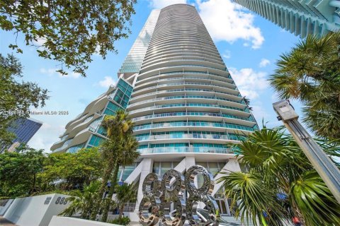 Condo in Miami, Florida, 1 bedroom  № 1895950 - photo 10