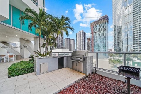 Condo in Miami, Florida, 1 bedroom  № 1895950 - photo 12