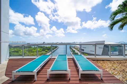 Condo in Miami, Florida, 1 bedroom  № 1895950 - photo 20
