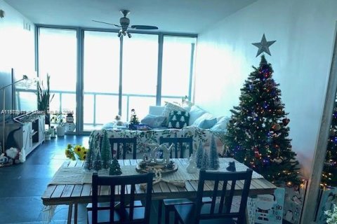 Condo in Miami, Florida, 1 bedroom  № 1895950 - photo 9