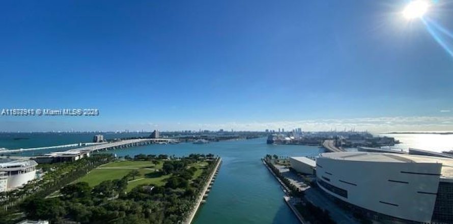 Condo in Miami, Florida, 1 bedroom № 1895950