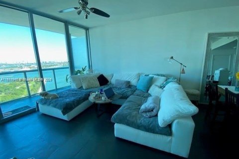Condo in Miami, Florida, 1 bedroom  № 1895950 - photo 6