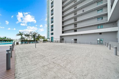 Condo in Miami, Florida, 1 bedroom  № 1895950 - photo 24