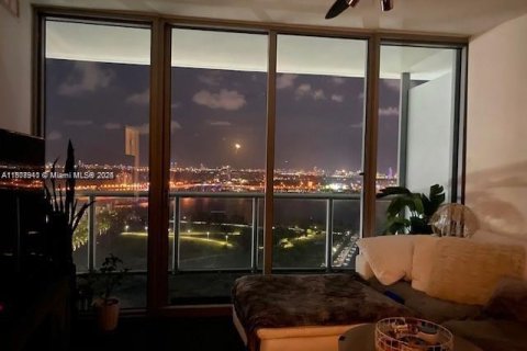 Condo in Miami, Florida, 1 bedroom  № 1895950 - photo 3