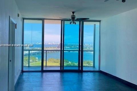 Condo in Miami, Florida, 1 bedroom  № 1895950 - photo 5