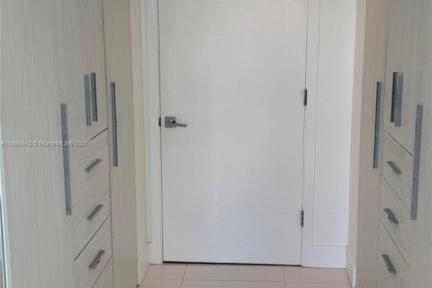 Copropriété à louer à Miami, Floride: 2 chambres, 111.48 m2 № 1931642 - photo 11