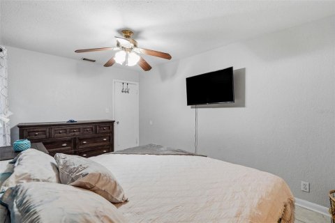 House in Saint Petersburg, Florida 2 bedrooms, 66.89 sq.m. № 2258889 - photo 13