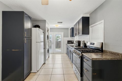 House in Saint Petersburg, Florida 2 bedrooms, 66.89 sq.m. № 2258889 - photo 8