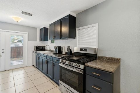 House in Saint Petersburg, Florida 2 bedrooms, 66.89 sq.m. № 2258889 - photo 9