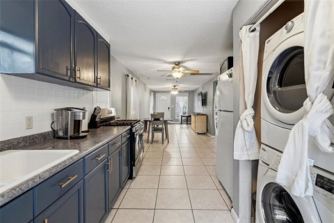 House in Saint Petersburg, Florida 2 bedrooms, 66.89 sq.m. № 2258889 - photo 11