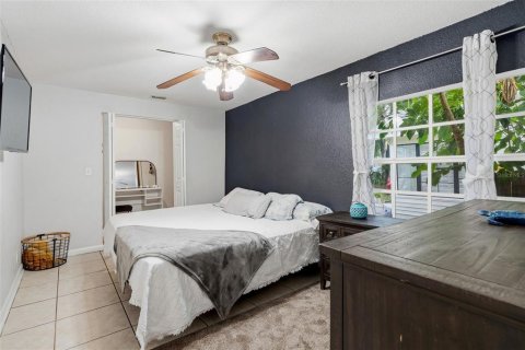 House in Saint Petersburg, Florida 2 bedrooms, 66.89 sq.m. № 2258889 - photo 12