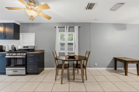 House in Saint Petersburg, Florida 2 bedrooms, 66.89 sq.m. № 2258889 - photo 6