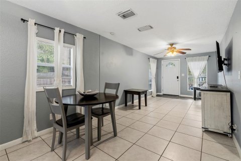 House in Saint Petersburg, Florida 2 bedrooms, 66.89 sq.m. № 2258889 - photo 5
