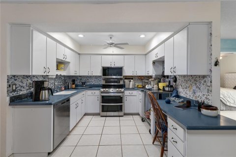 House in Spring Hill, Florida 2 bedrooms, 144.28 sq.m. № 2362470 - photo 17