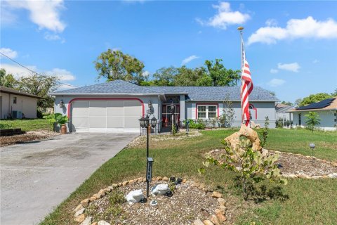 House in Spring Hill, Florida 2 bedrooms, 144.28 sq.m. № 2362470 - photo 2