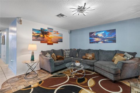 House in Spring Hill, Florida 2 bedrooms, 144.28 sq.m. № 2362470 - photo 14