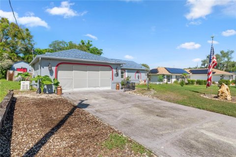 House in Spring Hill, Florida 2 bedrooms, 144.28 sq.m. № 2362470 - photo 3