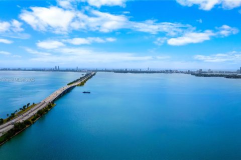 Купить кондоминиум в Майами, Флорида 2 спальни, 117.34м2, № 1957925 - фото 2