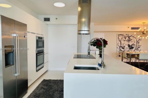 Снять в аренду кондоминиум в Авентура, Флорида 2 спальни, 126.81м2, № 2004799 - фото 5