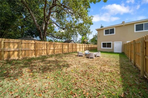 Commercial property in Miami, Florida 291.34 sq.m. № 2030602 - photo 18