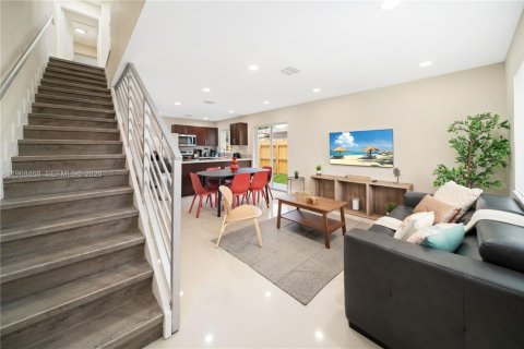 Commercial property in Miami, Florida 291.34 sq.m. № 2030602 - photo 2