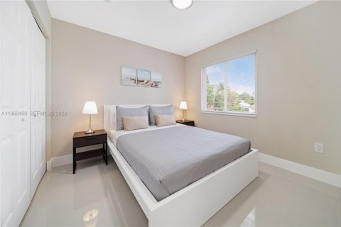 Commercial property in Miami, Florida 291.34 sq.m. № 2030602 - photo 11