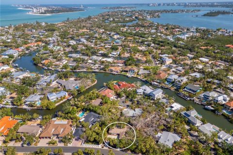 House in Sarasota, Florida 2 bedrooms, 183.76 sq.m. № 1634066 - photo 3