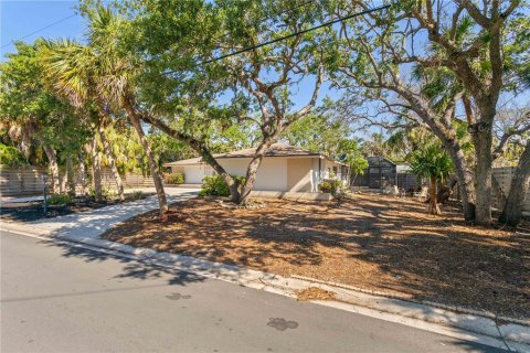 House in Sarasota, Florida 2 bedrooms, 183.76 sq.m. № 1634066 - photo 7
