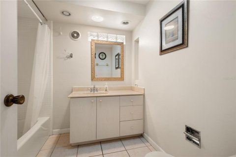 House in Sarasota, Florida 2 bedrooms, 183.76 sq.m. № 1634066 - photo 26