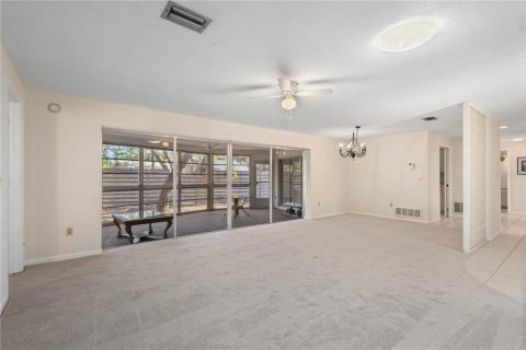 House in Sarasota, Florida 2 bedrooms, 183.76 sq.m. № 1634066 - photo 11